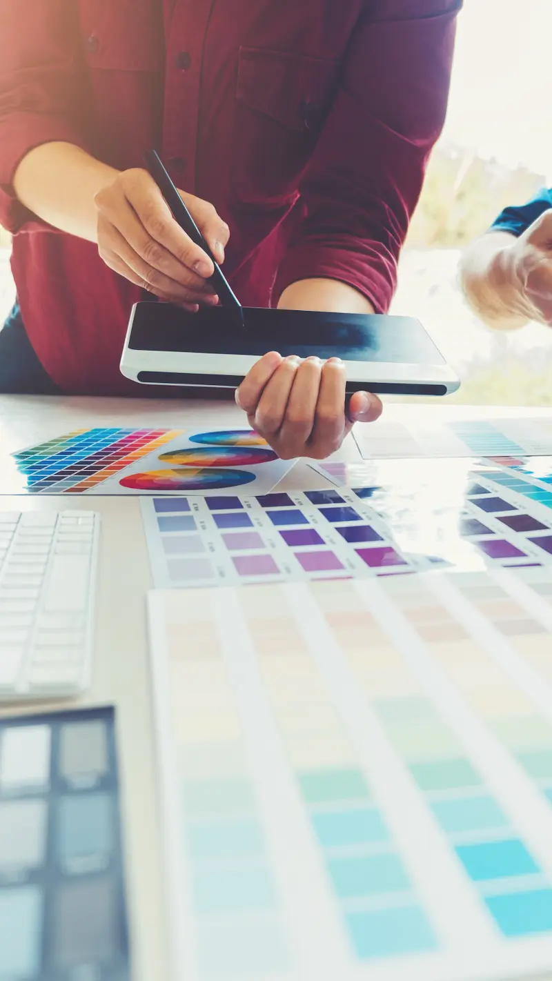 Illustration studio graphique et création visuelle – Yelram