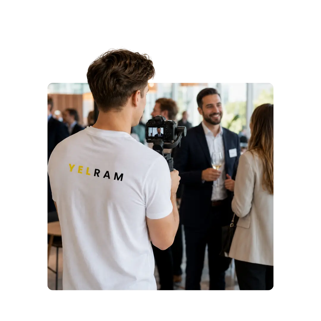 Vidéaste Yelram qui filme un événement de networking