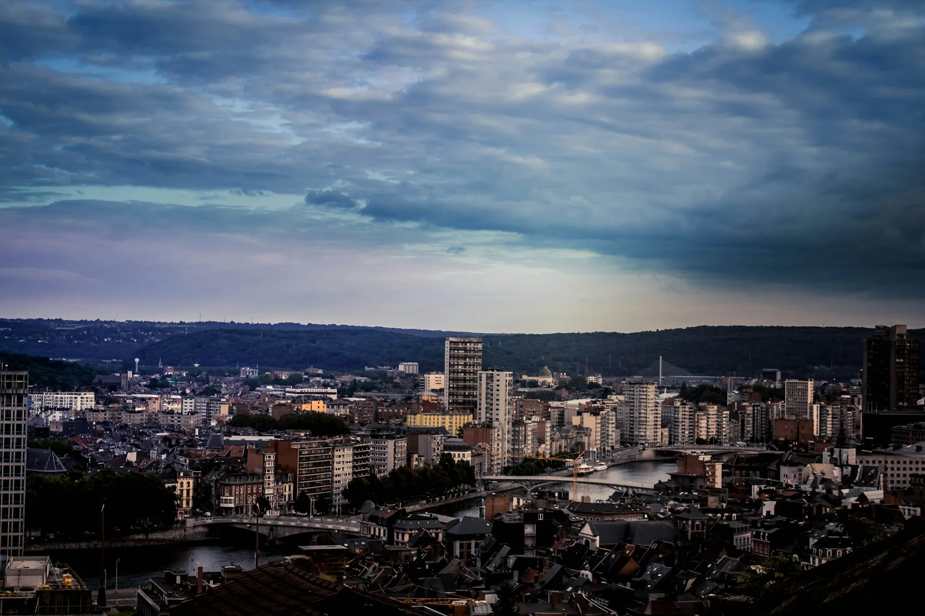 Vue panoramique de Liège et de la Meuse, où Yelram accompagne les PME en marketing digital